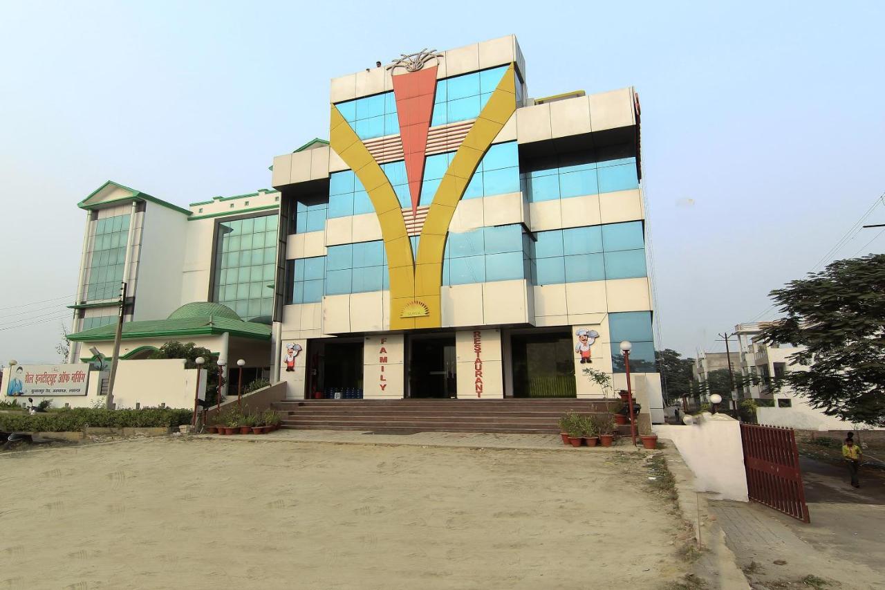 Collection O 4731 Hotel Surya Continental Lucknow Esterno foto