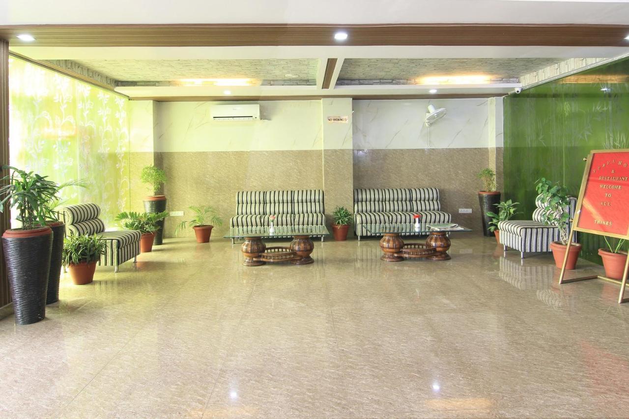 Collection O 4731 Hotel Surya Continental Lucknow Esterno foto